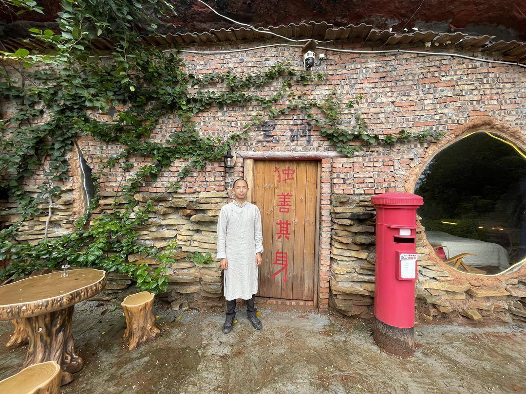 是个人选择还是另有隐情？35岁男子回乡“崖下洞居”惹争议<strong></p>
<p>原油最新新闻</strong>！｜封面深镜