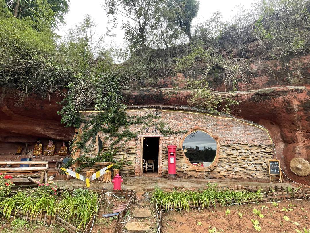 是个人选择还是另有隐情？35岁男子回乡“崖下洞居”惹争议<strong></p>
<p>原油最新新闻</strong>！｜封面深镜