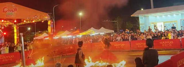 云南昆明商场表演“火裙舞”<strong></p>
<p>原油任务</strong>,一名女演员裙子引燃被烧伤