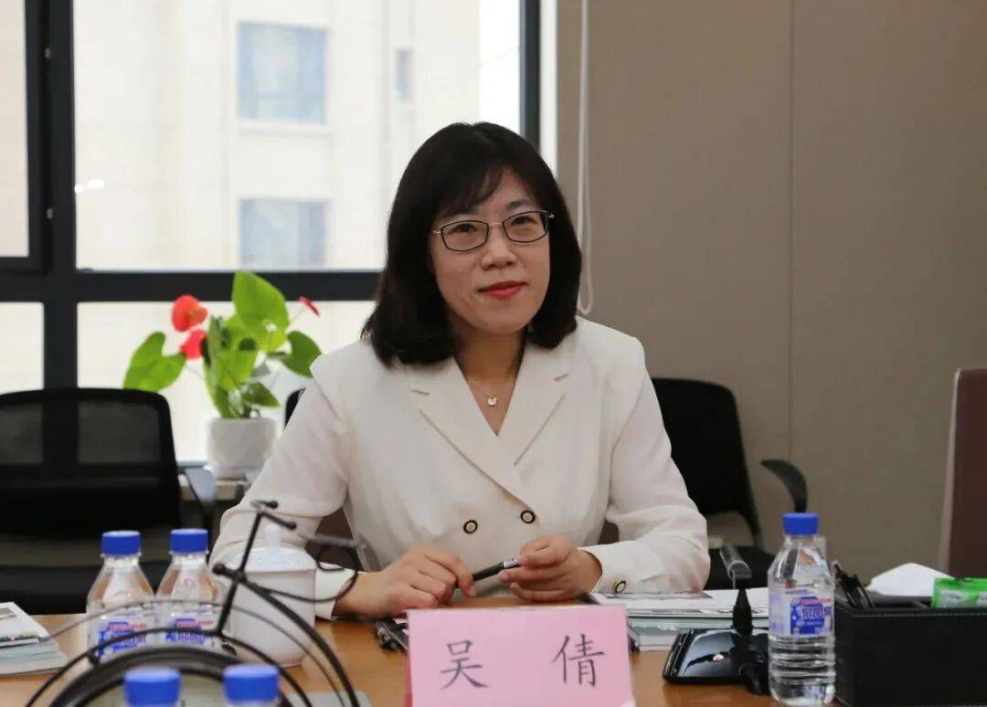 生于1983年<strong></p>
<p>巴哈姆特电玩资讯站</strong>,吴倩升正厅