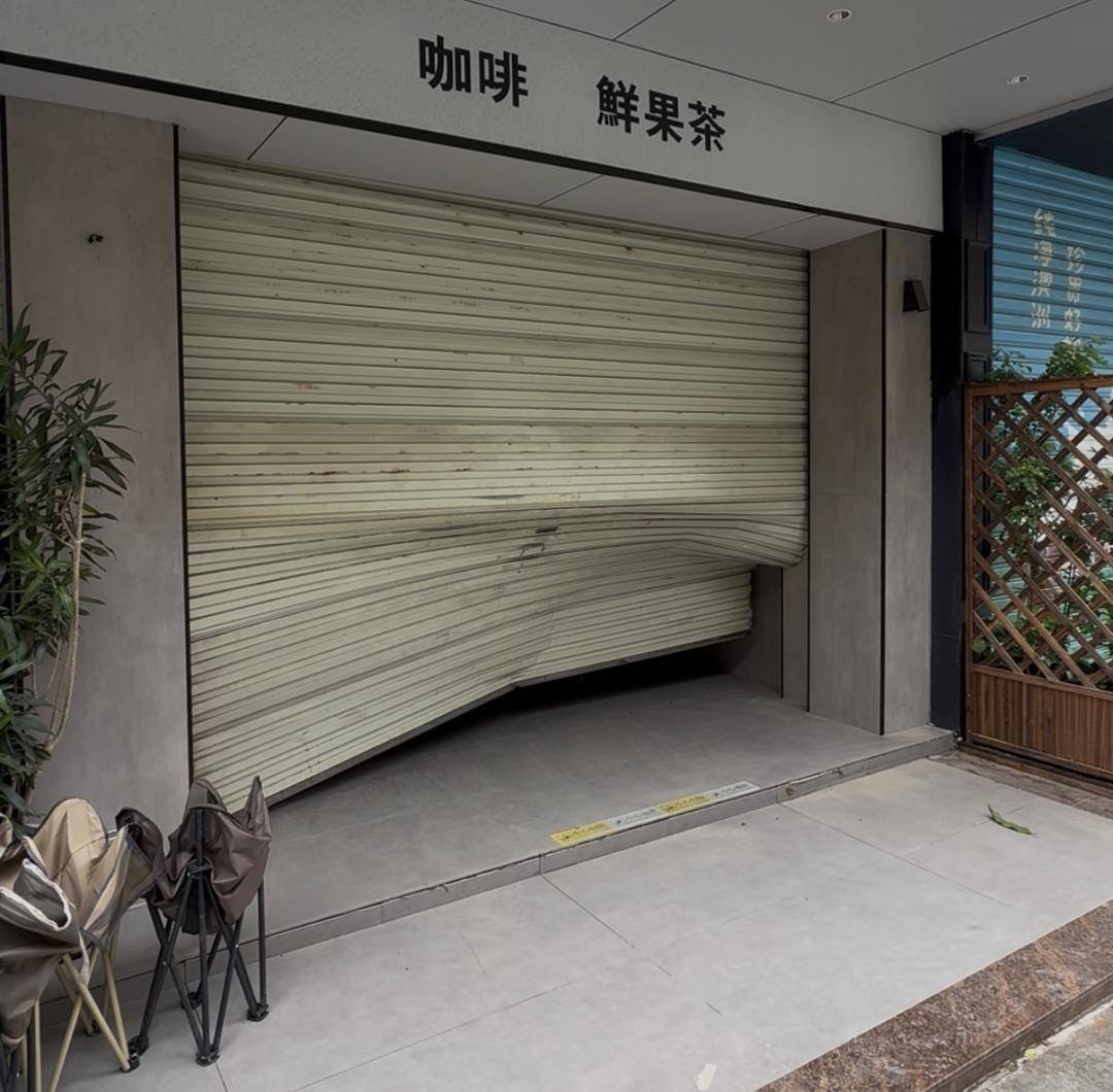 台风天珠海一司机驾越野车造浪冲破多家店玻璃<strong></p>
<p>阳春房产资讯网</strong>,警方:行拘10日!