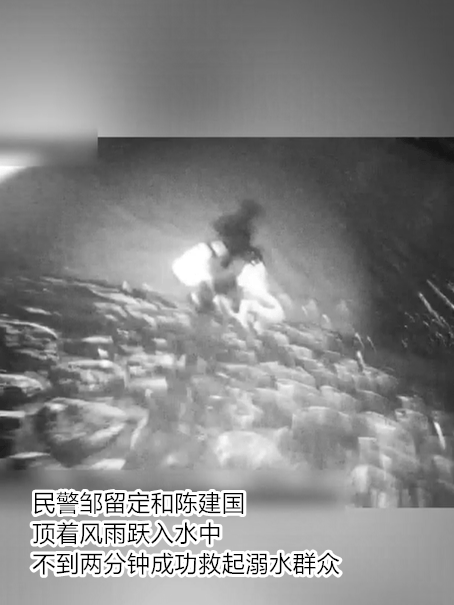 台风夜<strong></p>
<p>阳春房产资讯网</strong>,深圳有人溺水!紧急!“桦加沙”过境,这些画面泪目