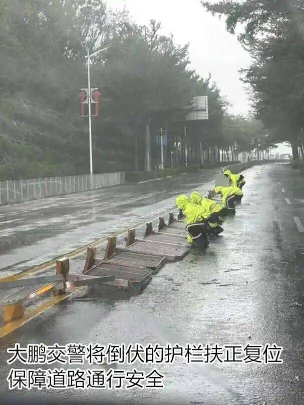 台风夜<strong></p>
<p>阳春房产资讯网</strong>,深圳有人溺水!紧急!“桦加沙”过境,这些画面泪目