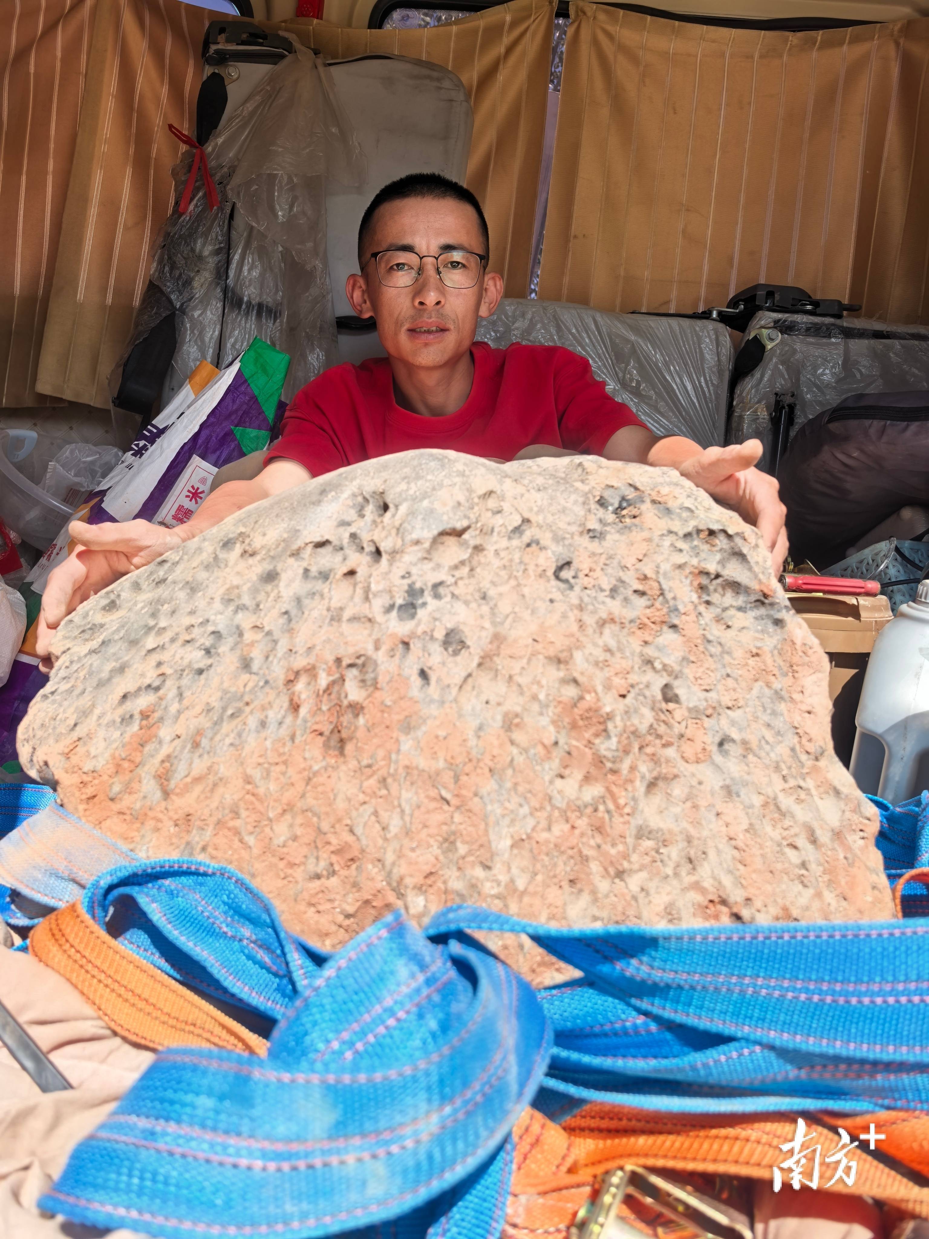 423公斤陨石在茂名电白挖出，系国内目击降落第二大单体陨石