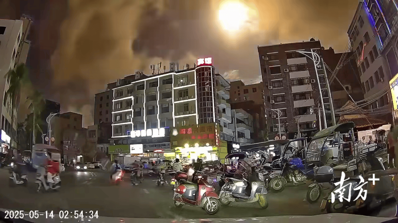 423公斤陨石在茂名电白挖出<strong></p>
<p>阳春房产资讯网</strong>,系国内目击降落第二大单体陨石