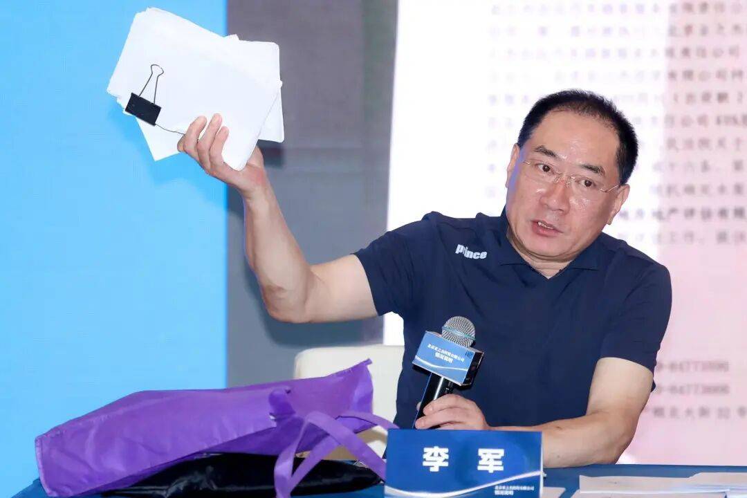 知名女歌手被前夫举报<strong></p>
<p>凤凰卫视资讯台节目表</strong>,本人发文:“愿男人多些担当”