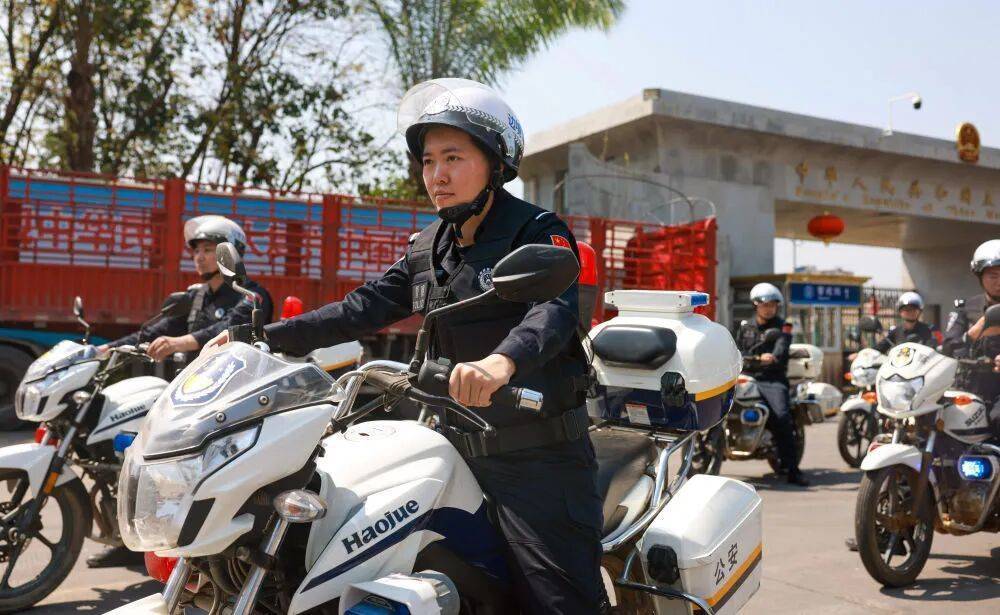 “看到妈妈46个未接来电<strong></p>
<p>凤凰卫视资讯台节目表</strong>,心像被重锤击中”