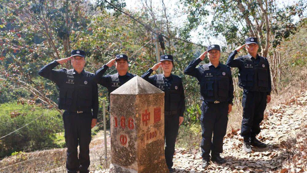 “看到妈妈46个未接来电<strong></p>
<p>凤凰卫视资讯台节目表</strong>,心像被重锤击中”