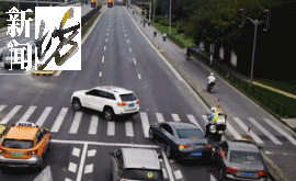 事发上海晚高峰!汹涌车流中<strong></p>
<p>中国投资资讯网007</strong>,一男子绝望跳车,直奔民警而去……