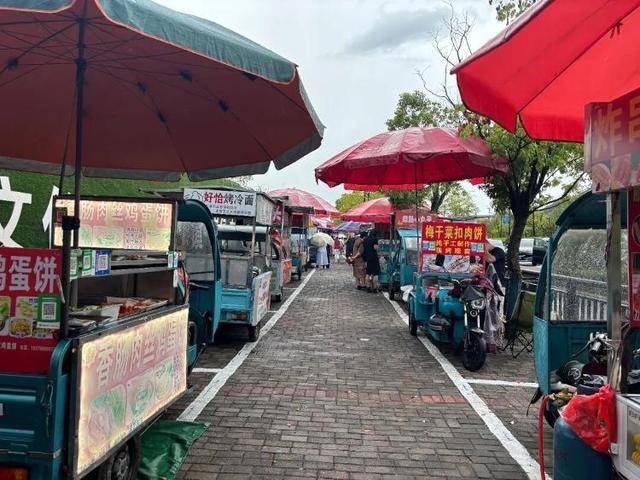 被流量砸中的“鸡排哥”:炸到中暑<strong></p>
<p>中国投资资讯网007</strong>,每天睡三四个小时,怕辜负顾客不舍得休息