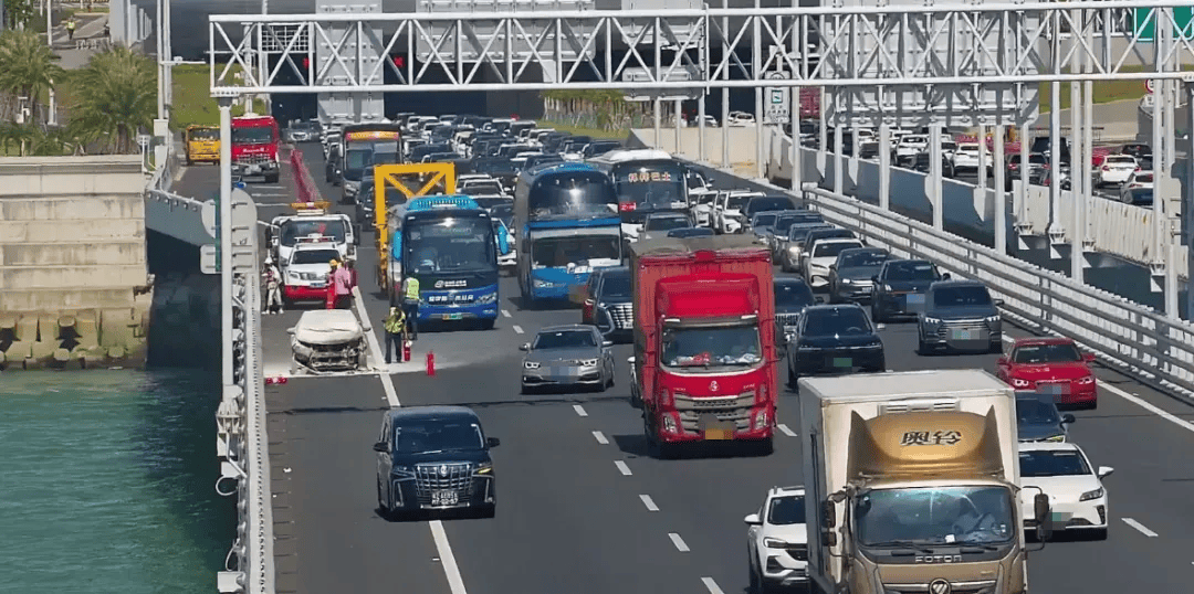 粤B·97821D、粤Z·AG85澳、粤T·91736<strong></p>
<p>香港赛冯资讯</strong>，你们被拍下来了！