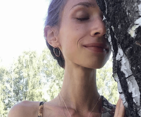 坚持只吃水果8年<strong></p>
<p>香港赛冯资讯</strong>,27岁波兰女子巴厘岛酒店去世:体重仅22公斤,指甲变黄牙齿腐烂