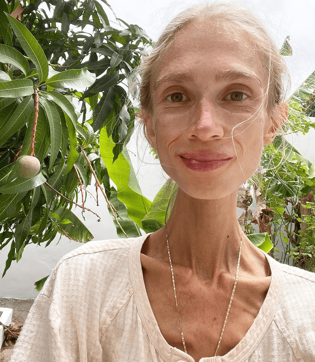 坚持只吃水果8年<strong></p>
<p>香港赛冯资讯</strong>,27岁波兰女子巴厘岛酒店去世:体重仅22公斤,指甲变黄牙齿腐烂