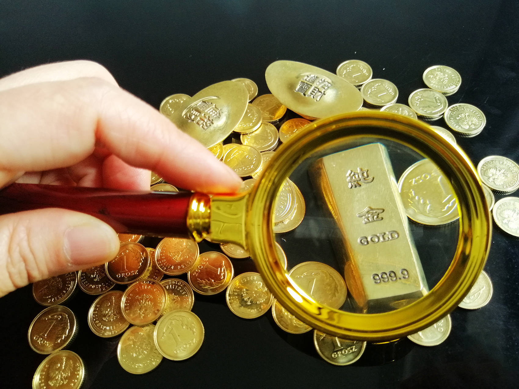 国际金价<strong></p>
<p>香港赛冯资讯</strong>，再创历史新高！消费者：从今年年中一直观望到十一，没想到越等越贵！机构：仍上涨空间