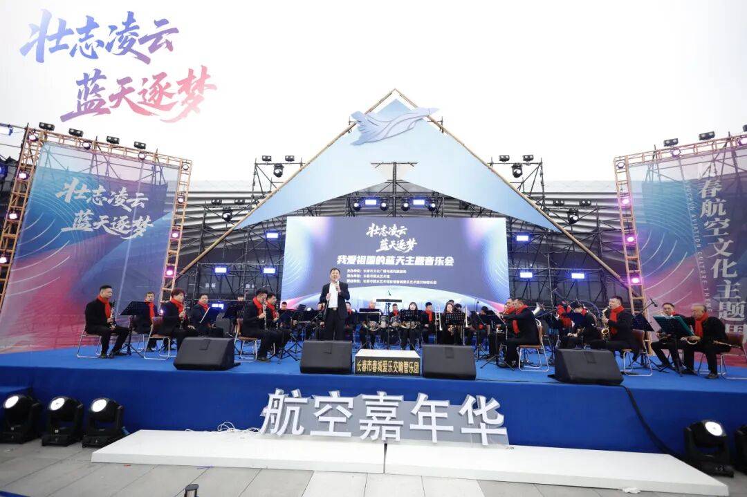 DNA彻底动了!全场跟唱<strong></p>
<p>香港赛冯资讯</strong>,这氛围太顶了!