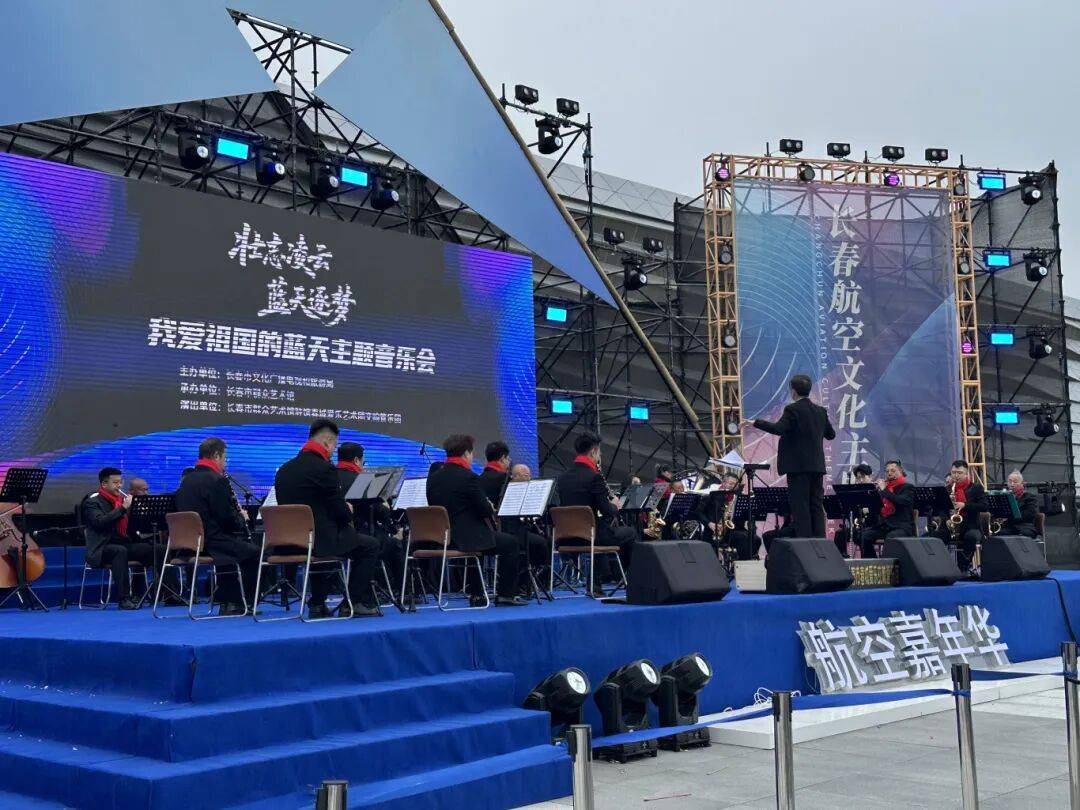 DNA彻底动了!全场跟唱<strong></p>
<p>香港赛冯资讯</strong>,这氛围太顶了!