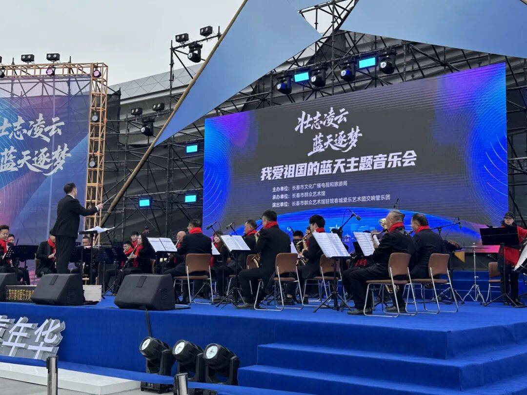 DNA彻底动了!全场跟唱<strong></p>
<p>香港赛冯资讯</strong>,这氛围太顶了!