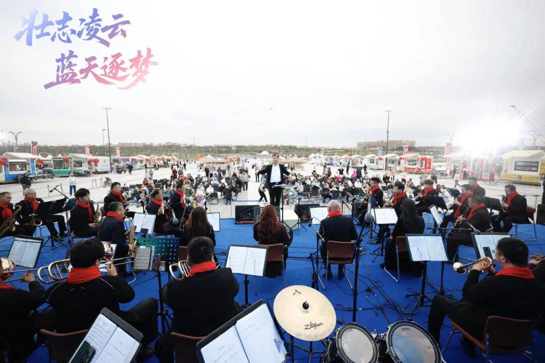 DNA彻底动了!全场跟唱<strong></p>
<p>香港赛冯资讯</strong>,这氛围太顶了!