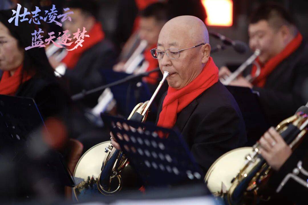 DNA彻底动了!全场跟唱<strong></p>
<p>香港赛冯资讯</strong>,这氛围太顶了!