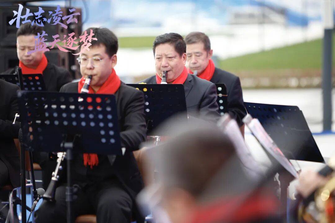 DNA彻底动了!全场跟唱<strong></p>
<p>香港赛冯资讯</strong>,这氛围太顶了!