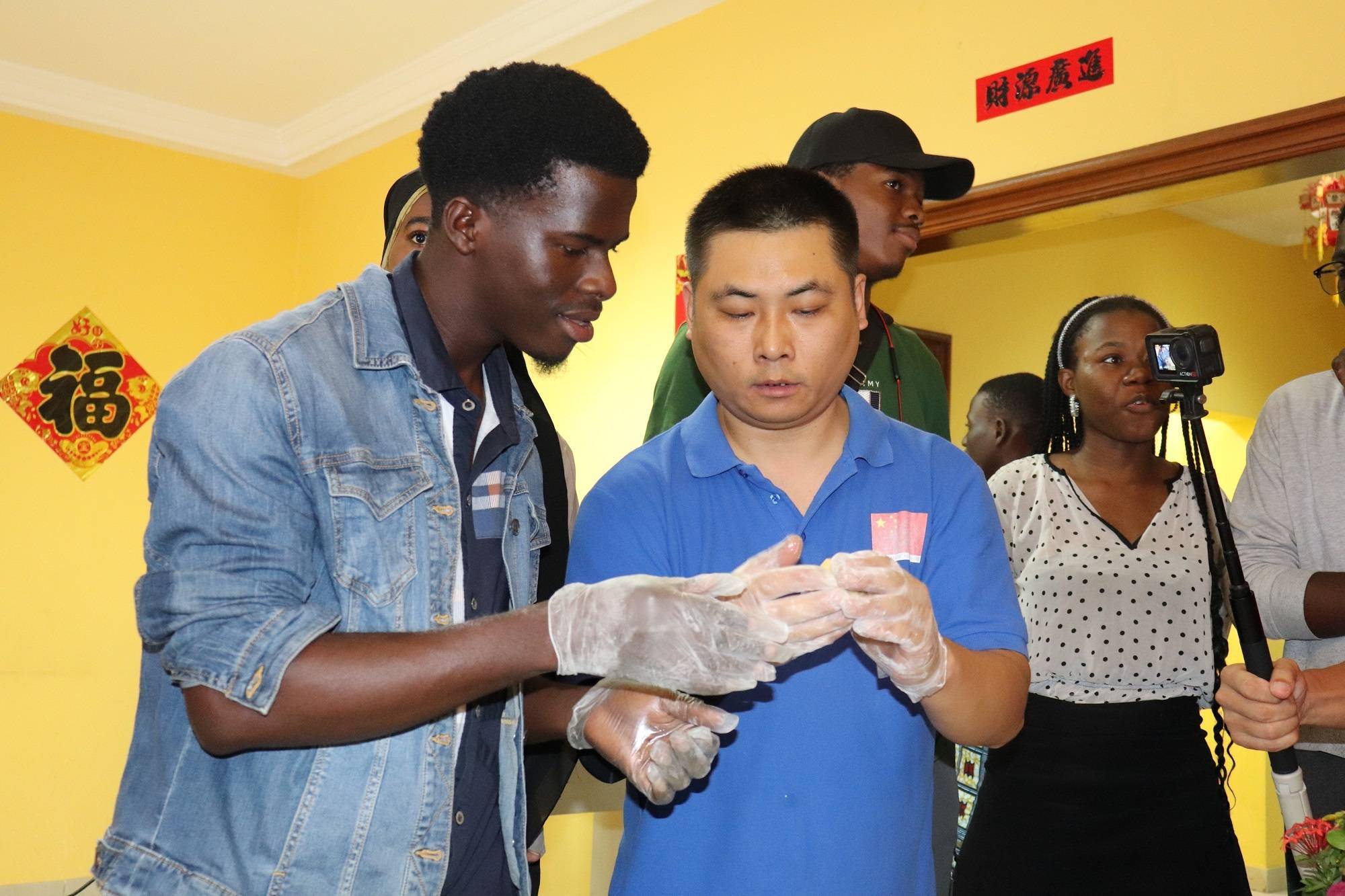 资讯有故事丨赏明月、品月饼……非洲师生沉浸式体验中秋“团圆味”
