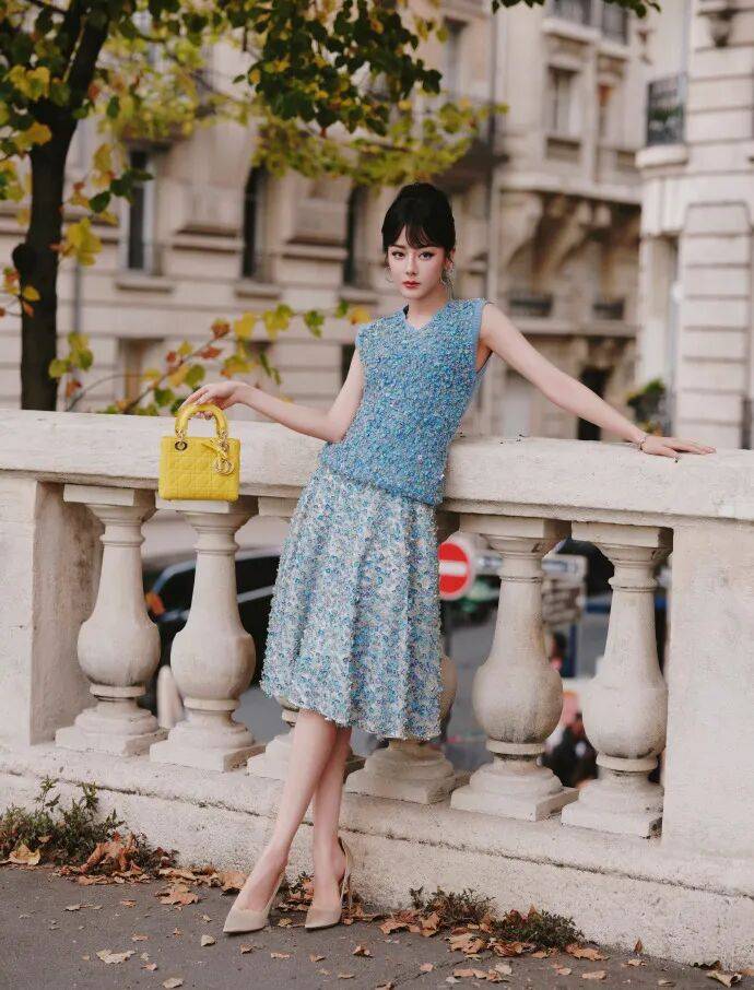 时装周上的女明星<strong></p>
<p>香港赛冯资讯</strong>,秋冬氛围感一键封顶!