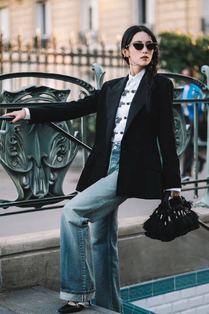 时装周上的女明星<strong></p>
<p>香港赛冯资讯</strong>,秋冬氛围感一键封顶!