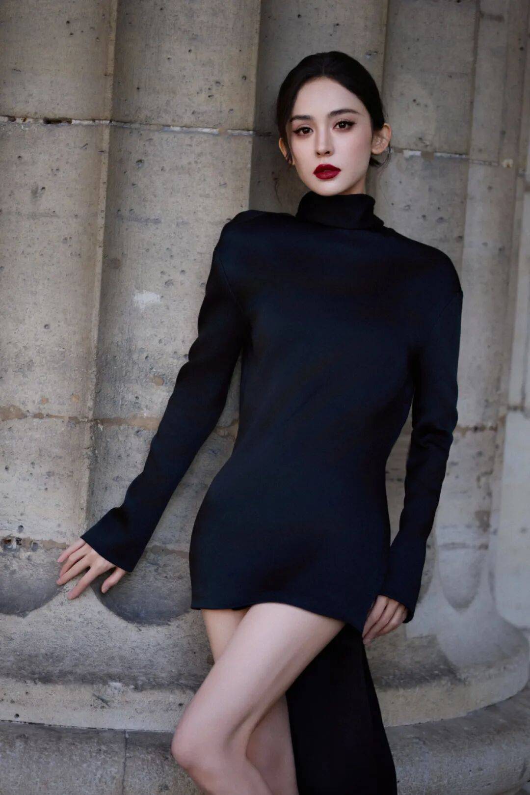 时装周上的女明星<strong></p>
<p>香港赛冯资讯</strong>,秋冬氛围感一键封顶!