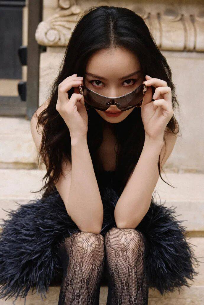 时装周上的女明星<strong></p>
<p>香港赛冯资讯</strong>,秋冬氛围感一键封顶!