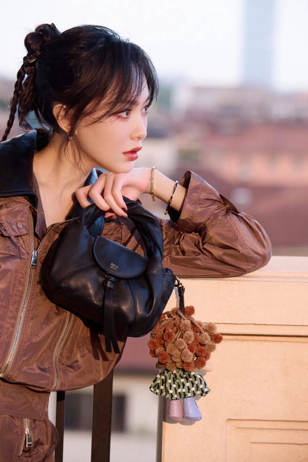 时装周上的女明星<strong></p>
<p>香港赛冯资讯</strong>,秋冬氛围感一键封顶!