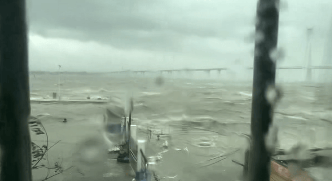 突发!海水倒灌<strong></p>
<p>香港赛冯资讯</strong>,涌上路面,多地紧急宣布"五停"!又有新台风生成