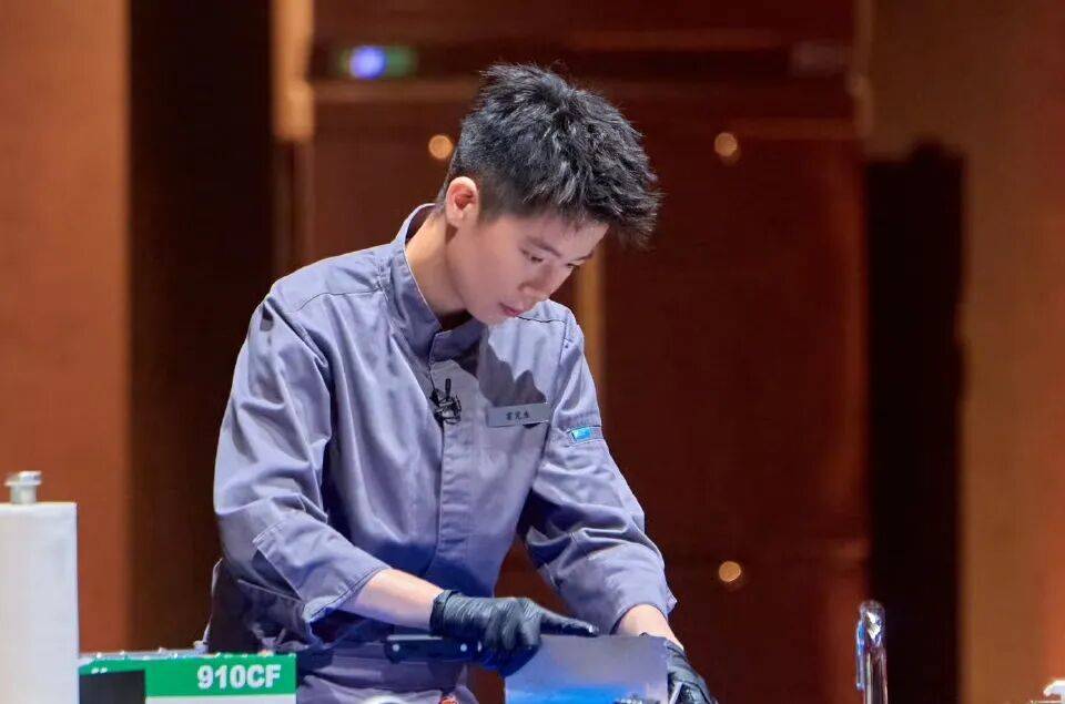 精致餐饮<strong></p>
<p>香港赛冯资讯</strong>,以饭封神 | 商业头条No.94