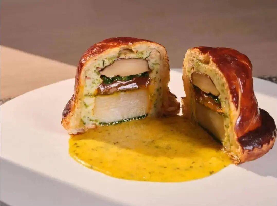 精致餐饮<strong></p>
<p>香港赛冯资讯</strong>,以饭封神 | 商业头条No.94