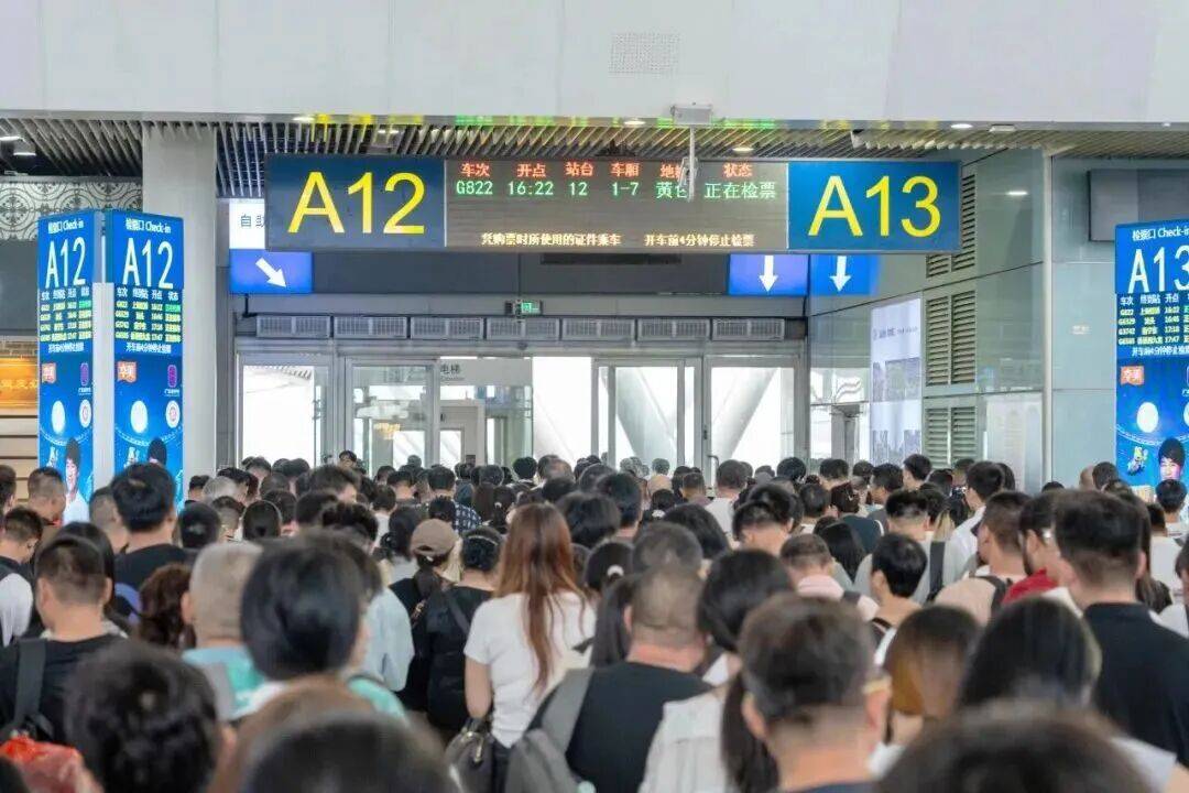 深圳北站凌晨返深被刷爆<strong></p>
<p>海南港澳资讯产业</strong>!附近叫车超200人?别慌!公交地铁加班护送