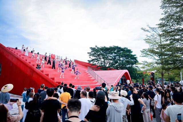 突破200万人次<strong></p>
<p>海南港澳资讯产业</strong>!深圳科技馆成大湾区文旅新顶流