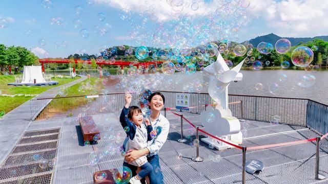 突破200万人次<strong></p>
<p>海南港澳资讯产业</strong>!深圳科技馆成大湾区文旅新顶流