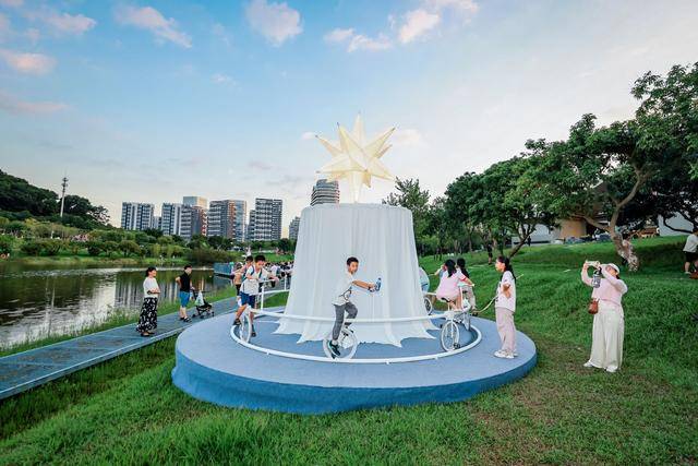 突破200万人次<strong></p>
<p>海南港澳资讯产业</strong>!深圳科技馆成大湾区文旅新顶流