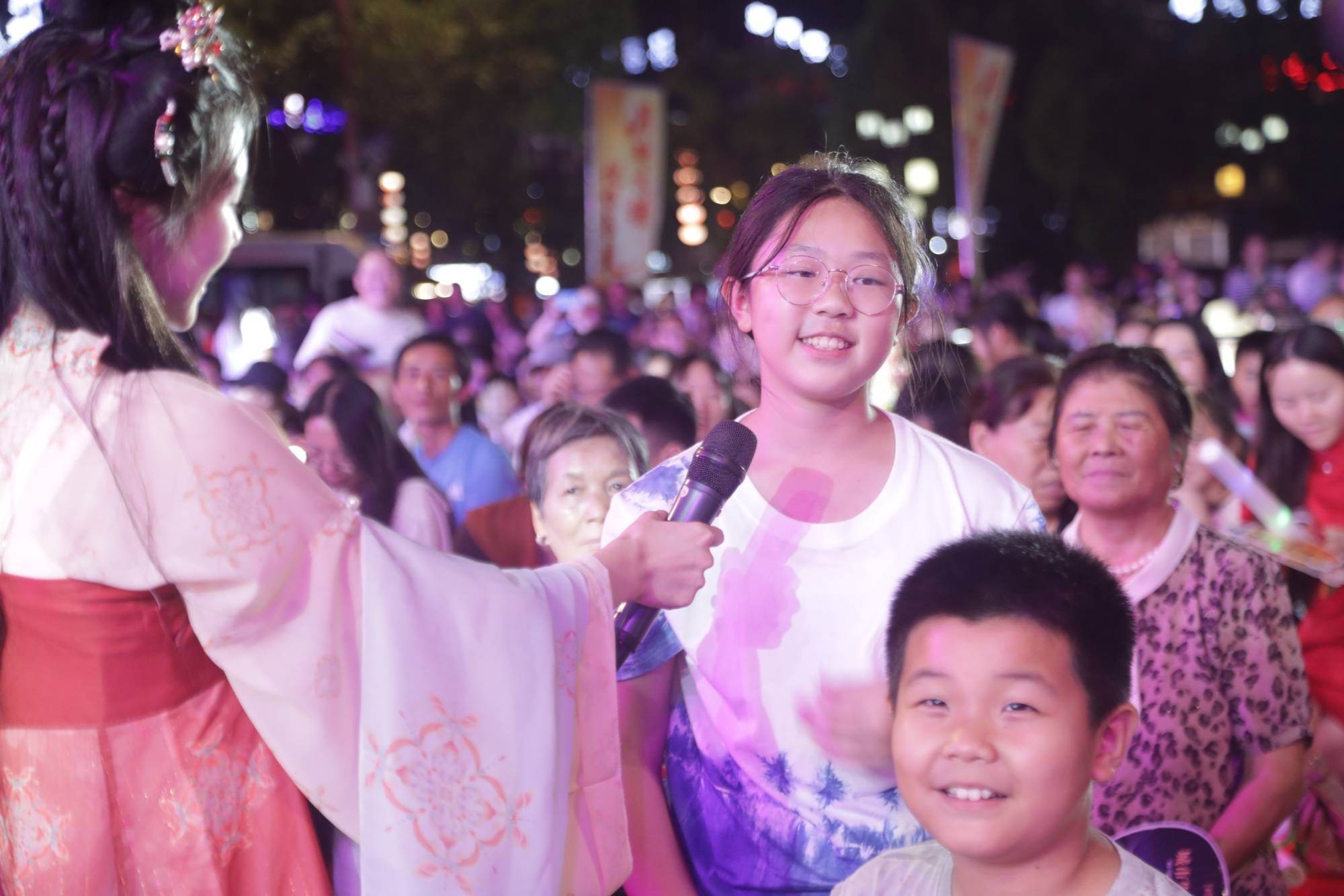 月映火塘 悦唱荔波<strong></p>
<p>海南港澳资讯产业</strong>!这场中秋音乐晚会点燃团圆夜