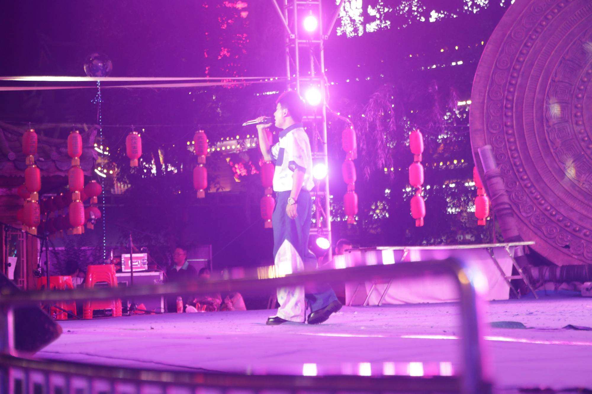 月映火塘 悦唱荔波<strong></p>
<p>海南港澳资讯产业</strong>!这场中秋音乐晚会点燃团圆夜