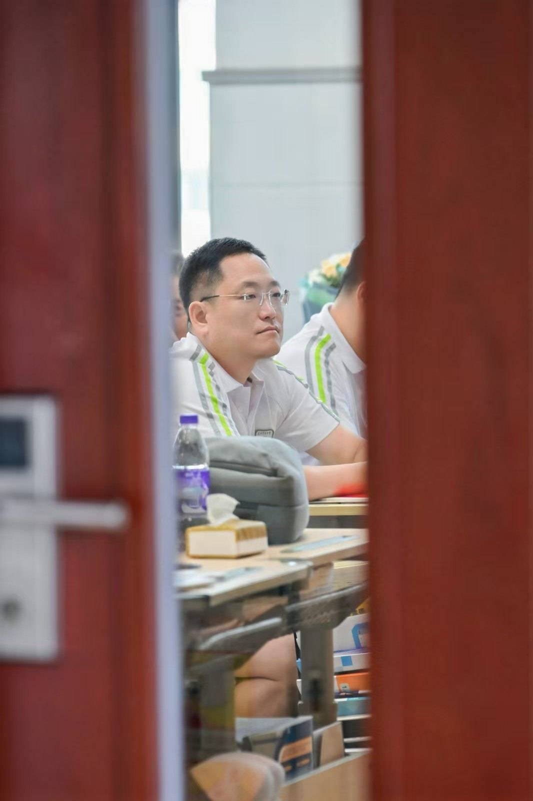 那个让老师骄傲的“调皮”班级!30年同学聚会<strong></p>
<p>江苏公务员考试资讯网</strong>,还伴有一封来自贵州的感谢信