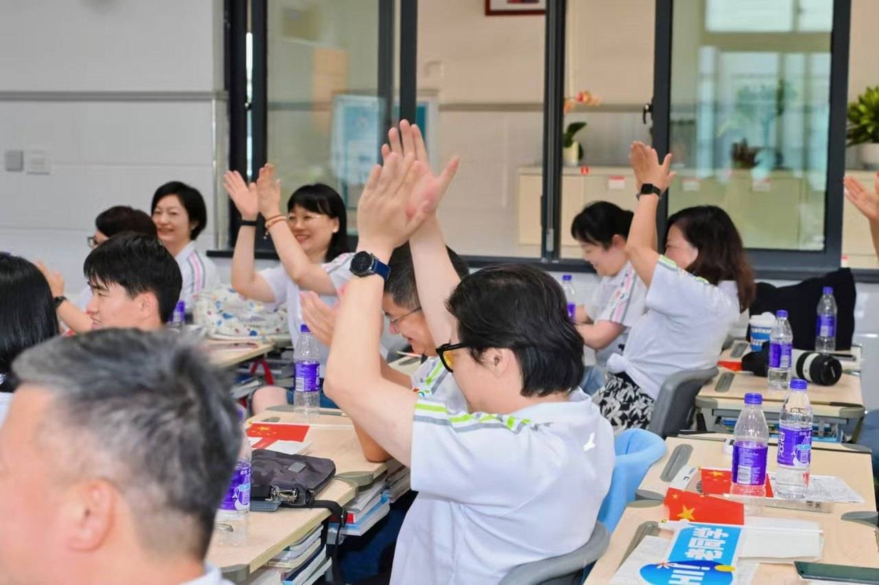 那个让老师骄傲的“调皮”班级!30年同学聚会<strong></p>
<p>江苏公务员考试资讯网</strong>,还伴有一封来自贵州的感谢信