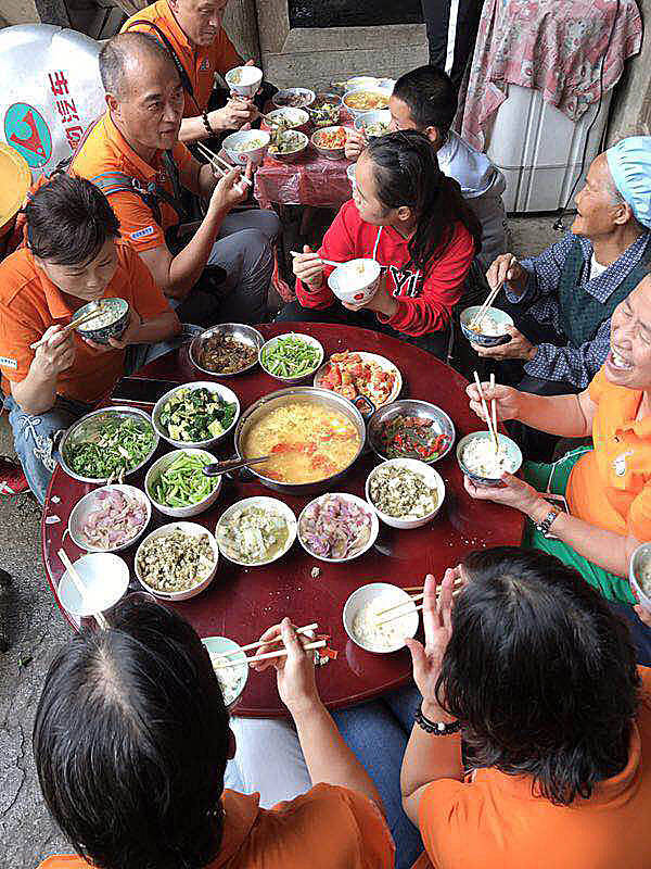 那个让老师骄傲的“调皮”班级!30年同学聚会<strong></p>
<p>江苏公务员考试资讯网</strong>,还伴有一封来自贵州的感谢信