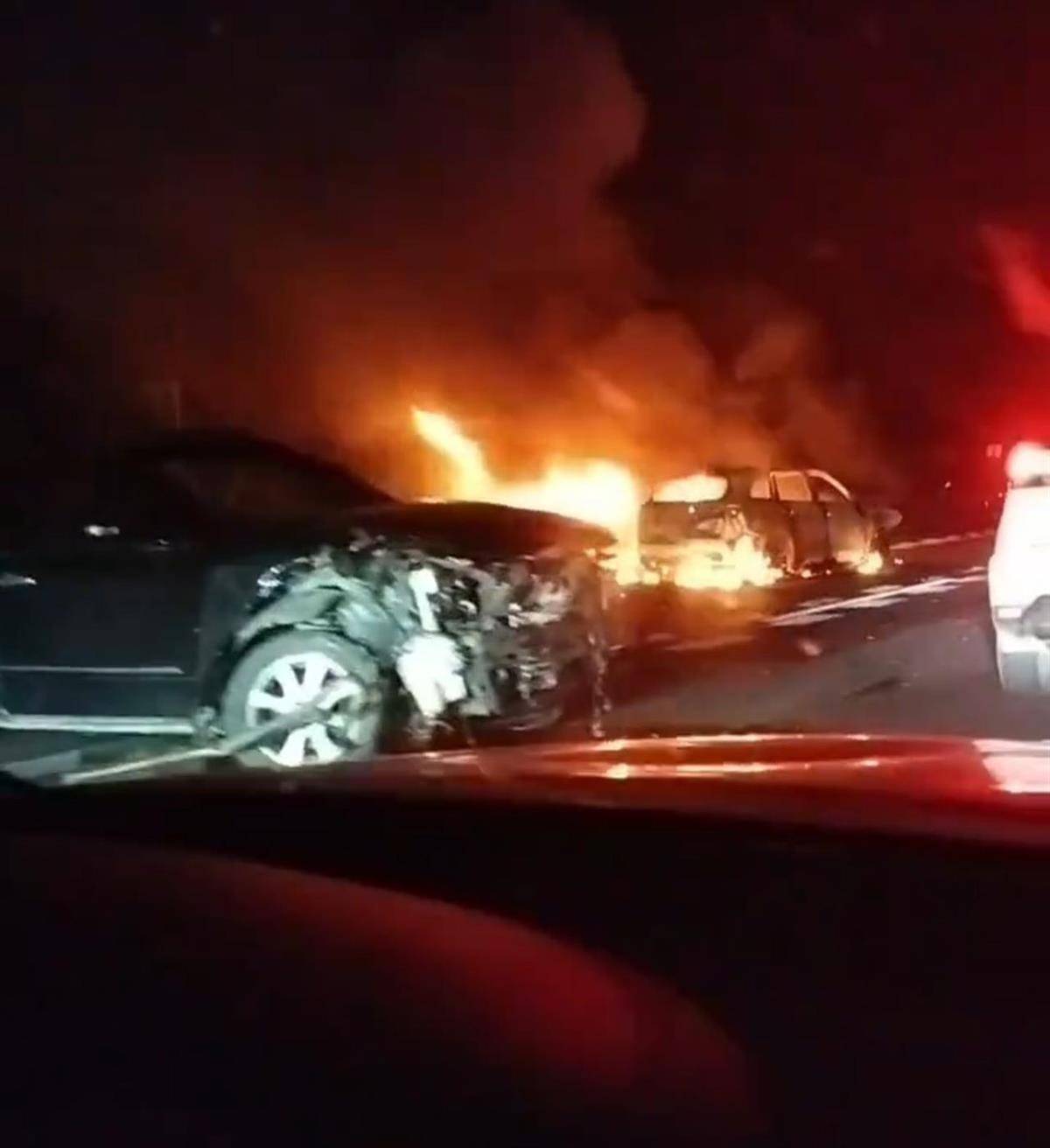 深南高速一车祸致2死3伤<strong></p>
<p>江苏公务员考试资讯网</strong>,一位目击者称车上有甩棍没有当场施救,事后得知两人死亡他“觉得好惭愧”