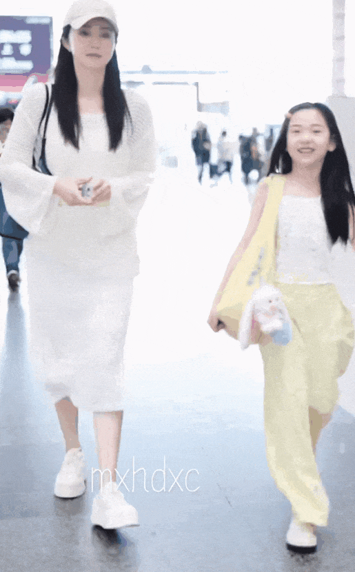 9岁小酒窝<strong></p>
<p>江苏公务员考试资讯网</strong>,大大方方成顶流