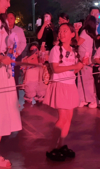 9岁小酒窝<strong></p>
<p>江苏公务员考试资讯网</strong>,大大方方成顶流