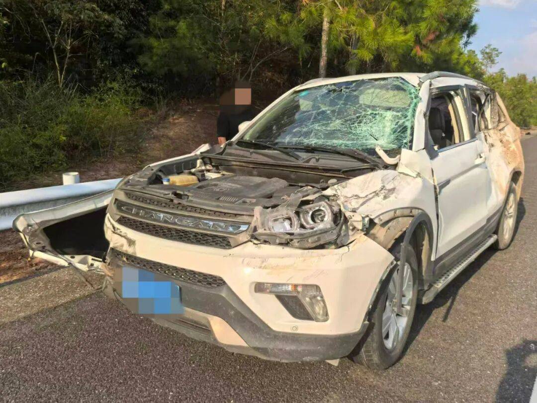 司机强行变道酿大祸<strong></p>
<p>江苏公务员考试资讯网</strong>，反诬赖对方：“我要是撒谎就天打雷劈！”