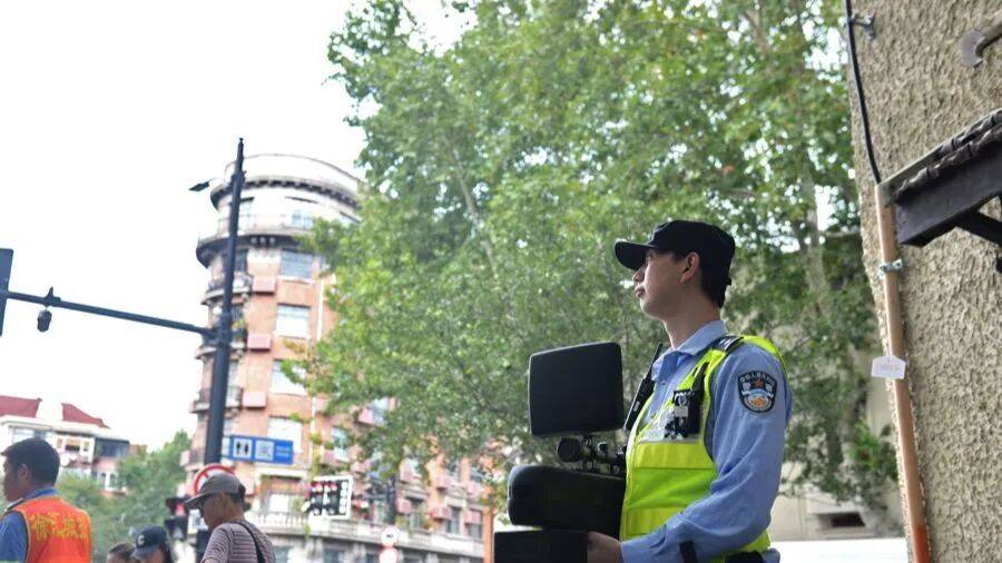 突然群发<strong></p>
<p>中国投资</strong>!大批上海市民收到警方短信!全市爆火网红已被锁定...有爸爸因孩子违规被罚款