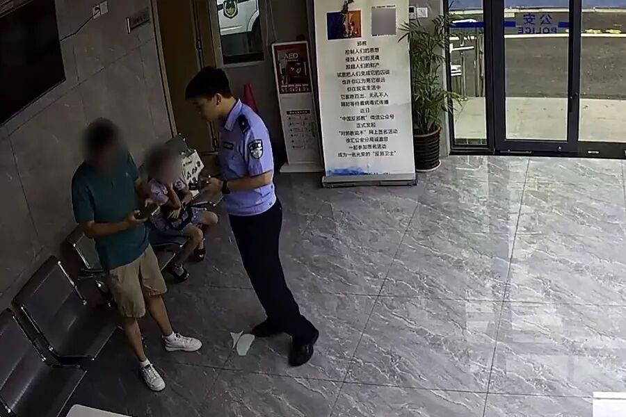 突然群发<strong></p>
<p>中国投资</strong>!大批上海市民收到警方短信!全市爆火网红已被锁定...有爸爸因孩子违规被罚款