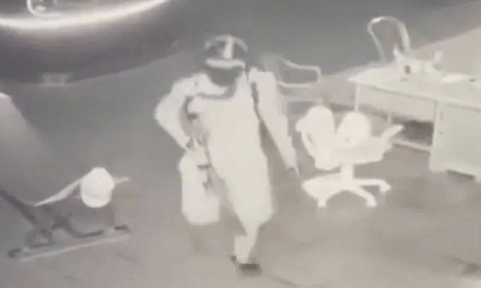 越南一家3口被枪杀<strong></p>
<p>中国投资</strong>，33岁男子被警方抓获，声称“为完成游戏任务”，抢走现金折合人民币140元