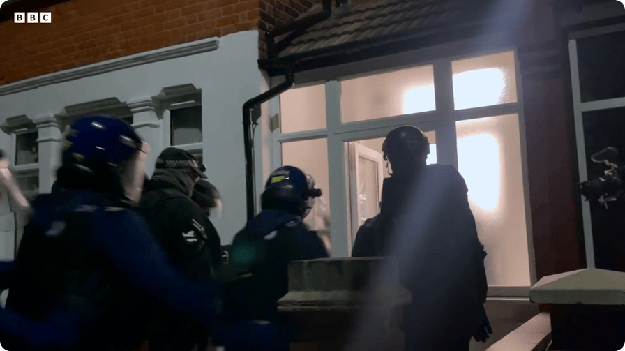 凯特患癌竟因辉瑞疫苗?伦敦4万被盗手机直飞香港<strong></p>
<p>中国投资</strong>,比贩毒暴利产业链曝光…